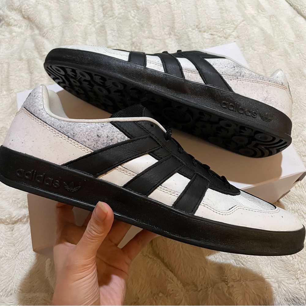Adidas aloha super gonz cloud white black KOOLS